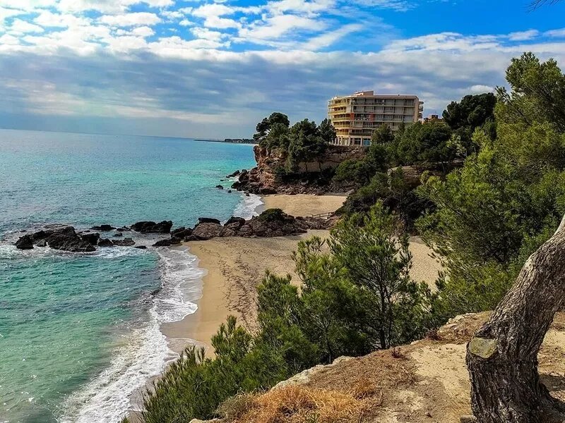 GROUND FLOOR APARTMENT JUST 50 METERS FROM THE SEA