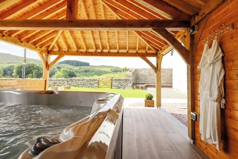 PLAS IOLYN, family friendly, with hot tub in Betws-Y-Coed