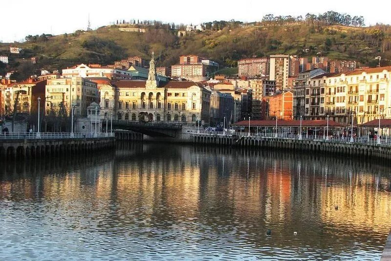 Central and Luxury Apartment in Abando area close to Guggenheim with parking