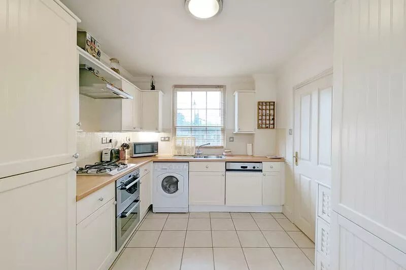 4 The Clockhouse , Midhurst  - sleeps 4 guests  in 2 bedrooms