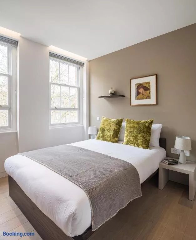 Mirabilis Apartments, Wells Court