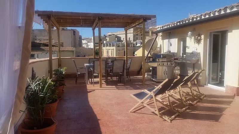 Penthouse Imaginarium, 2 bedrooms, 2 bathrooms, very big terrace with gas BBQ.