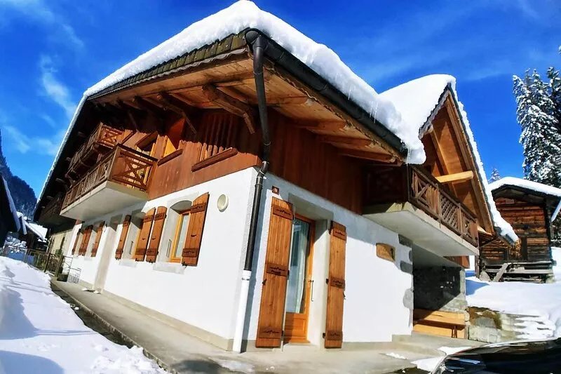 MAGNIFICENT CHALET Les Laouchets - 4 double bedrooms - 3 bathrooms