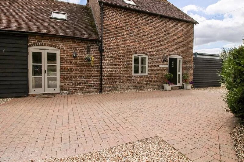 TROOPER'S BARN, pet friendly, luxury holiday cottage in Westhope