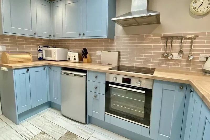 Modern holiday home in Padstow Old Town with parking and patio garden