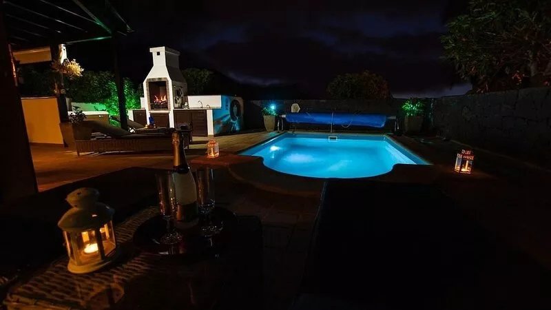 Villa Solsidan with Pool, Jacuzzi, high speed internet,15 minutes from Marina