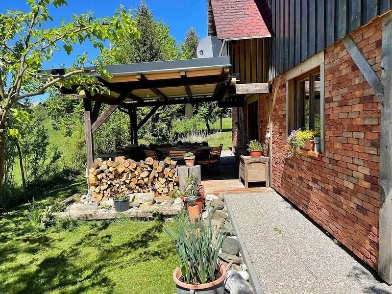 Picturesque Lake House with a View - *JollyGetaways