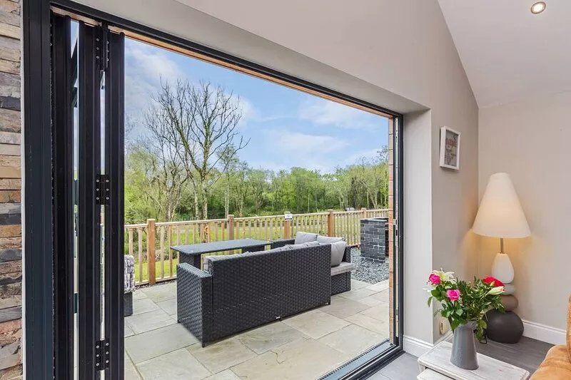 Elm Tree Cottage With Pond View