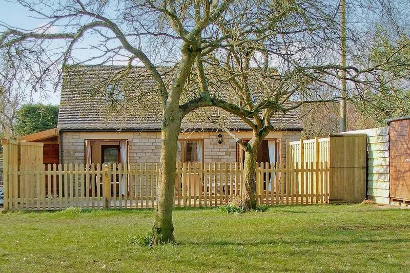 2 bedroom accommodation in Ampney Crucis, near Cirencester