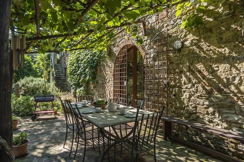 Beautiful farmhouse + pool,  a glorious setting in hills behind Lake Trasimeno