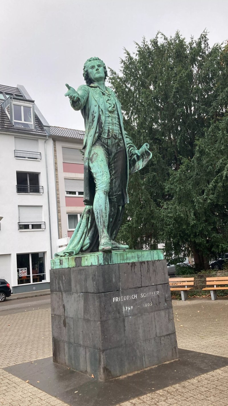 Schillerplatz
