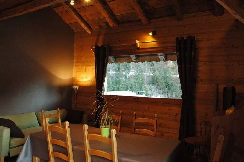 Apartment in a chalet of character with ski access