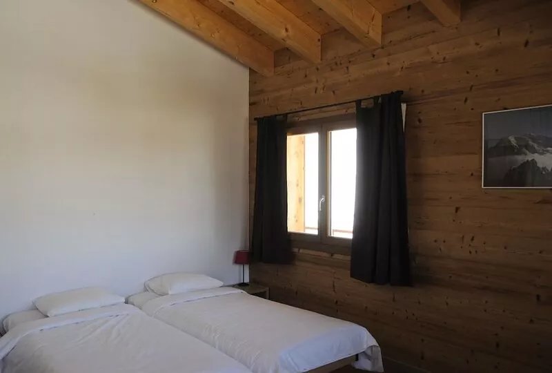 Spacious Chalet with outside Hot tub in 4Vallées ski resort in La Tzoumaz.