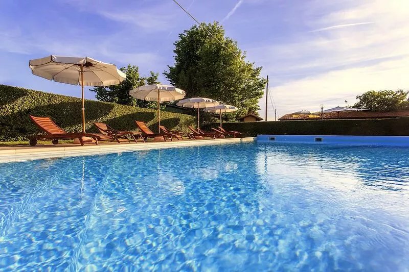 1 RIBOCCHI HOLIDAY HOME: TWO-ROOM APARTMENT WITH POOL, SEA, THERMAL BATHS AND