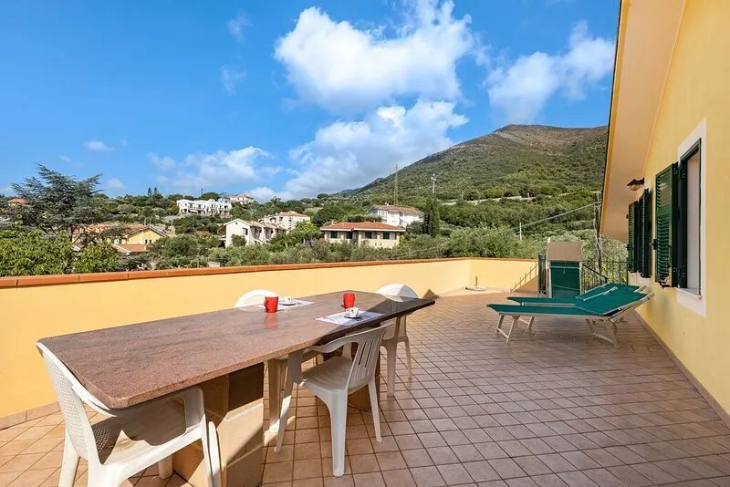 Holiday Apartment "La Casa di Lady" with Sea View, Terrace & Wi-Fi