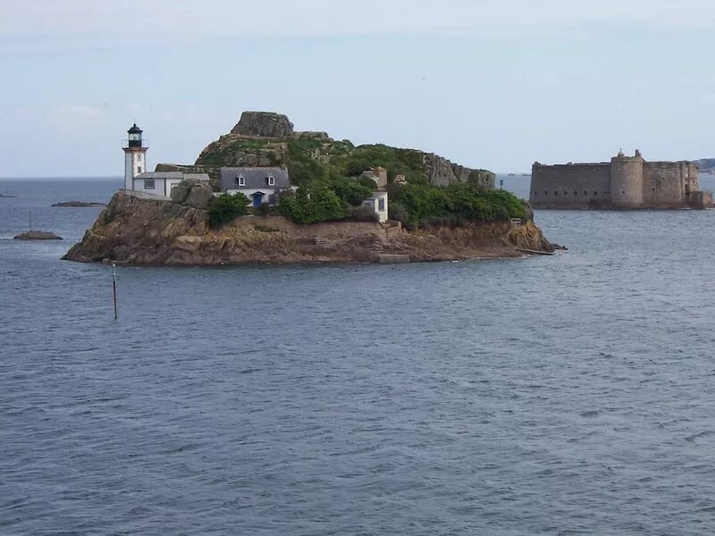 Longère of a manor of XVème between sea and nature in Bay of Morlaix in Taulé