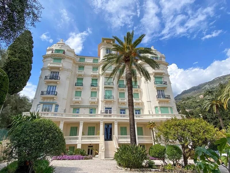 Elegant Appartement with Spacious Terrace at Garavan Palace