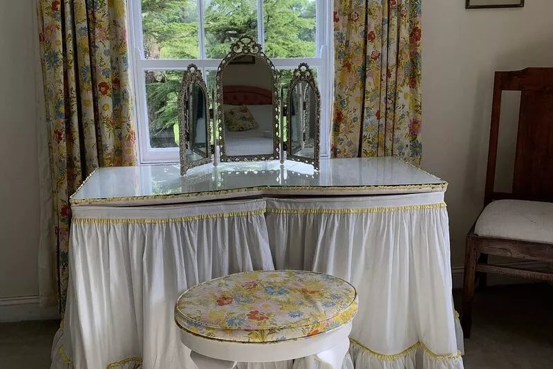Stunning lake view countryside Irish property. Cozy and comfortable.