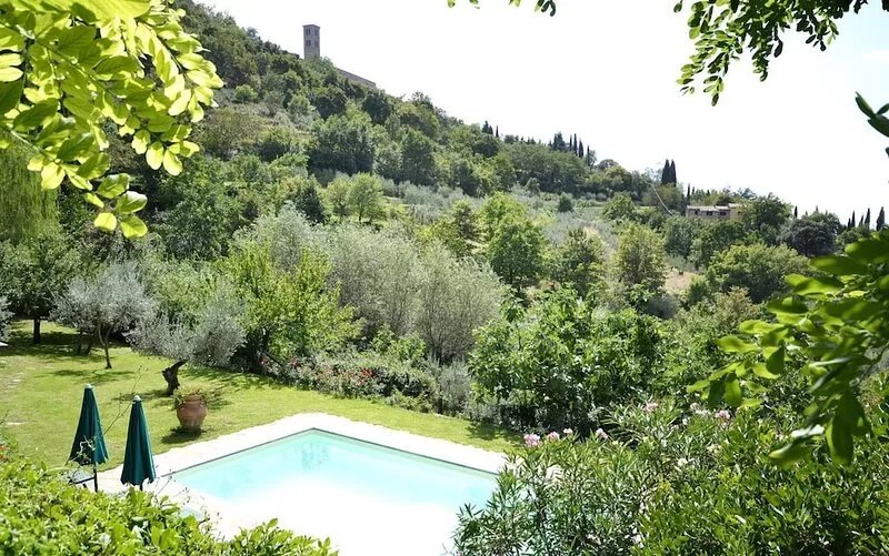 Stunning private villa for 12 people with WIFI, private pool, TV, patio