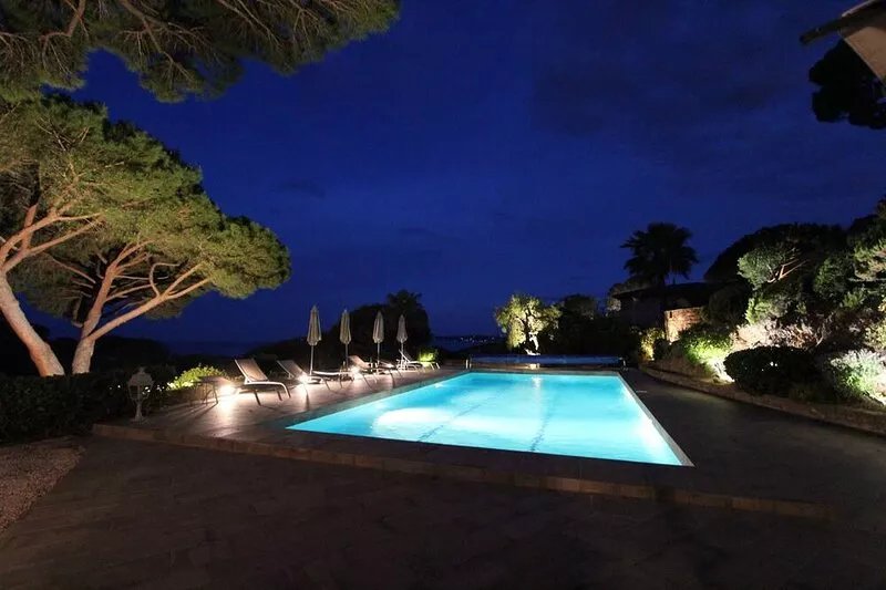 Villa sea view, quiet close to the center of Sainte Maxime.