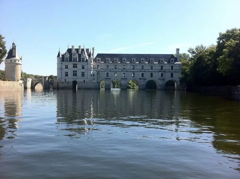 Ideal stopover to visit the Loire castles.
