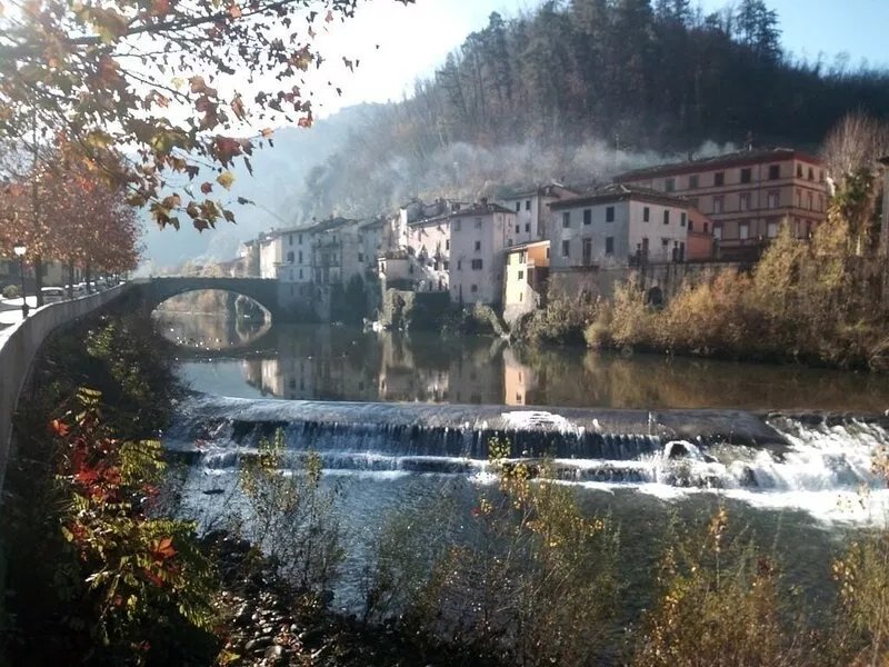 Villa Rosalena 4 bed with stunning river views, splash pool,garden, walk to town