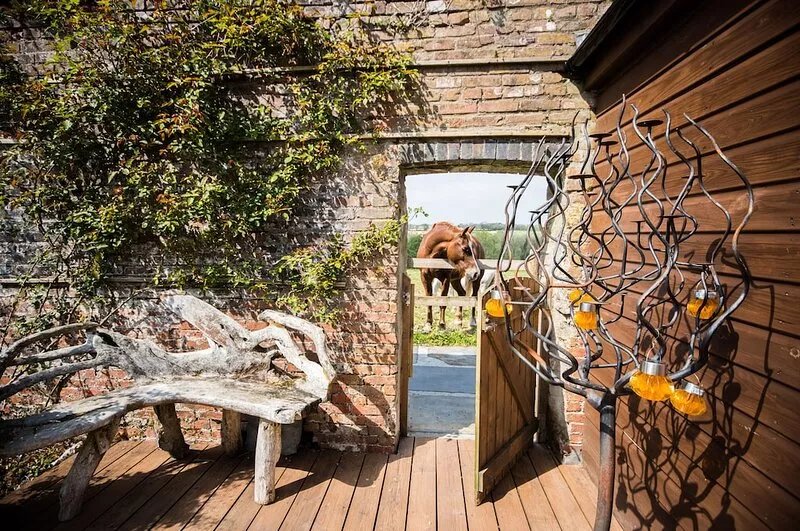 Tranquillity in Stylish Victorian Walled Garden Barn Conversion