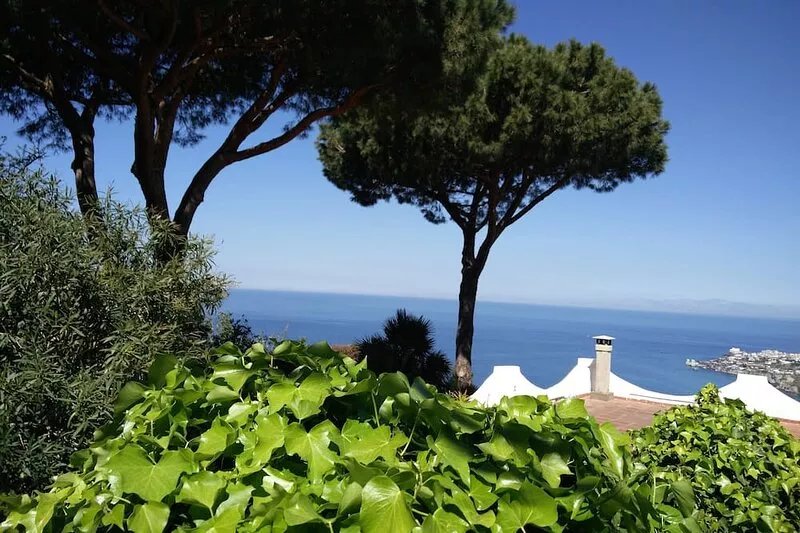 Panoramic Villa Immersed in the Green houses 8 people