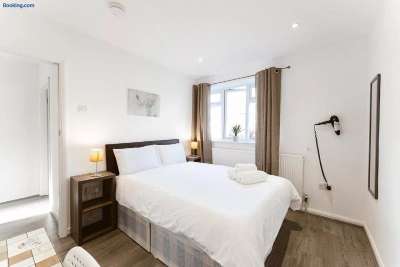 Stepney Green Beds to Stay 24