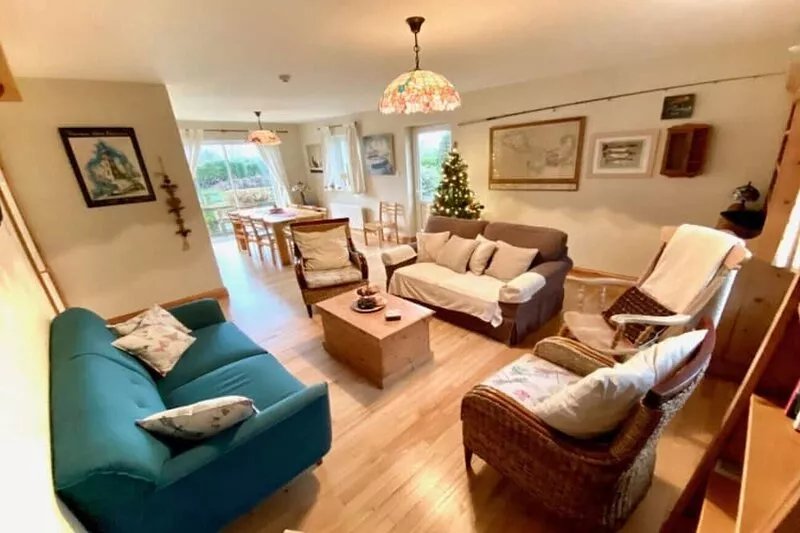 Fough East, Cozy and close to town