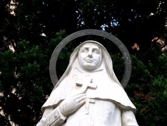 Monumento a Sor Angela de la Cruz