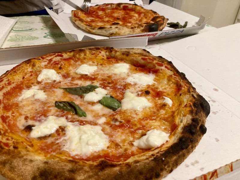 Pizzeria AZZIPIZZA mica pizza e fichi