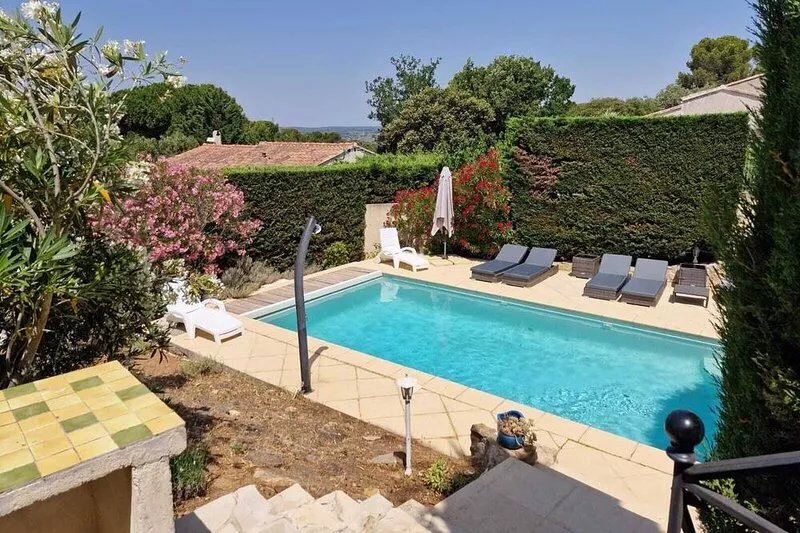 Elegant 180m² villa with swimming pool, jacuzzi and panoramic view