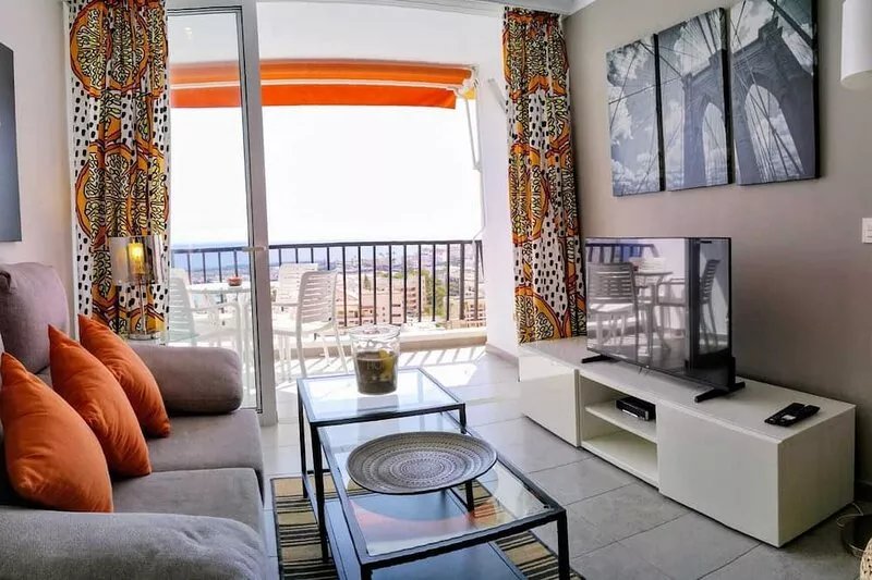 5 minutes from the beach :Apartment Orange trees panoramic sea view