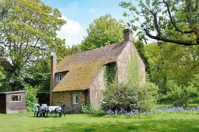 3 bedroom accommodation in Passfield Common, near Liphook