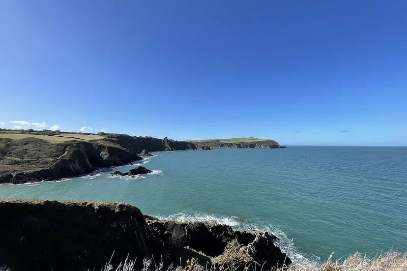 Hen Ty LLaeth, Aberfforest, right on the beach and with uninterrupted sea views