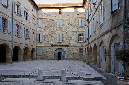 L'Arsenal Et Les Chemins De Saint-Jacques