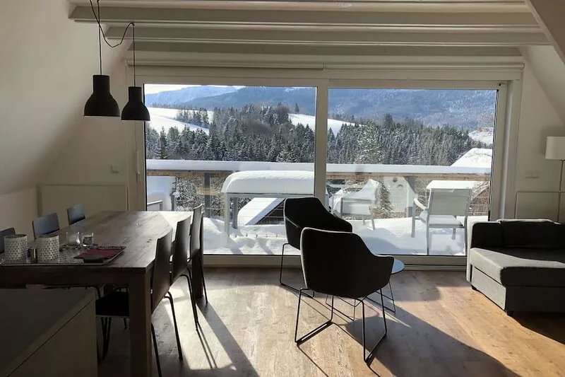 Holiday house with mountain views