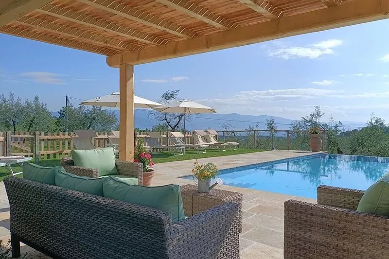 Stunning private villa with WIFI, private pool, A/C, TV, veranda, panoramic