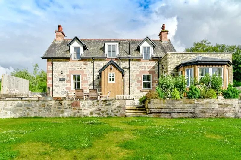 Scottish Country Cottages 'The Old Police House' Daviot, Inverness