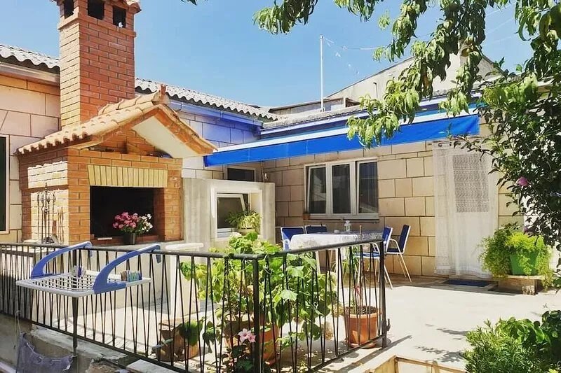Two bedroom apartment with terrace Pučišća, Brač (A-18416-a)