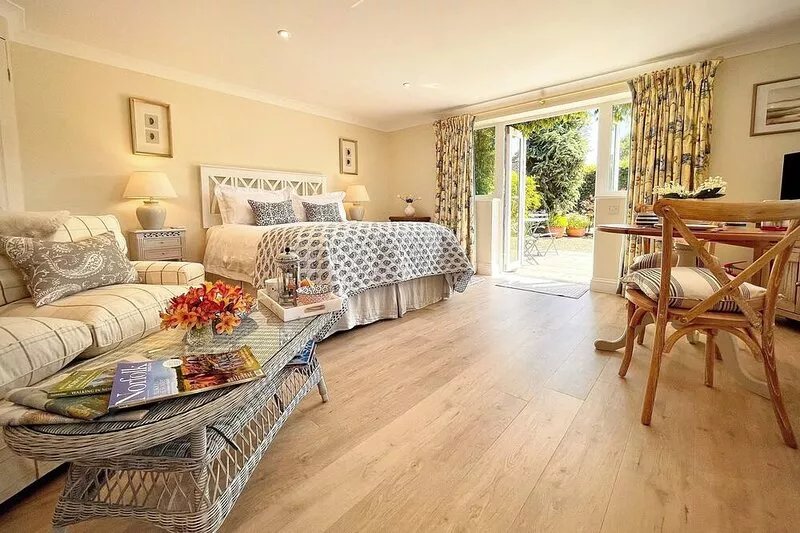 Coastal retreat for two in Brancaster Staithe next to the harbour and pubs.