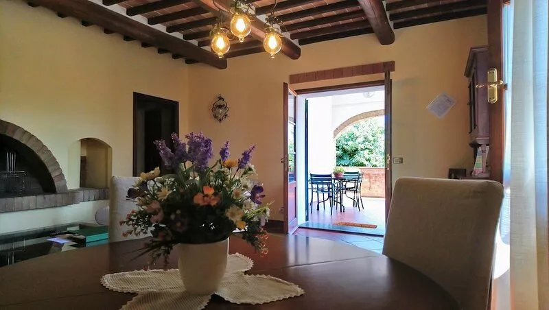 Panoramic farmhouse in the Tuscan hills. Free Wifi