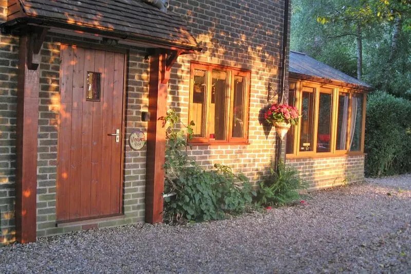 SELF CATERING en-suite STUDIO APARTMENT ACCOMMODATION