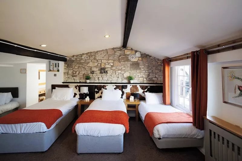 Beautifully Modernised Farmhouse w/2 Hot Tubs & Annex, Games Room, Sleeps  26