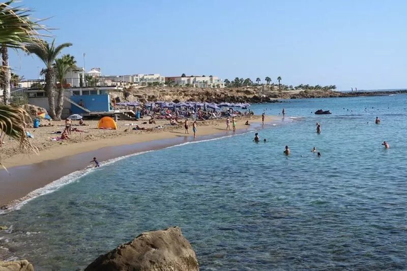 Ground Floor Apartment with Pool and Gardens close to Local Amenities and Beach