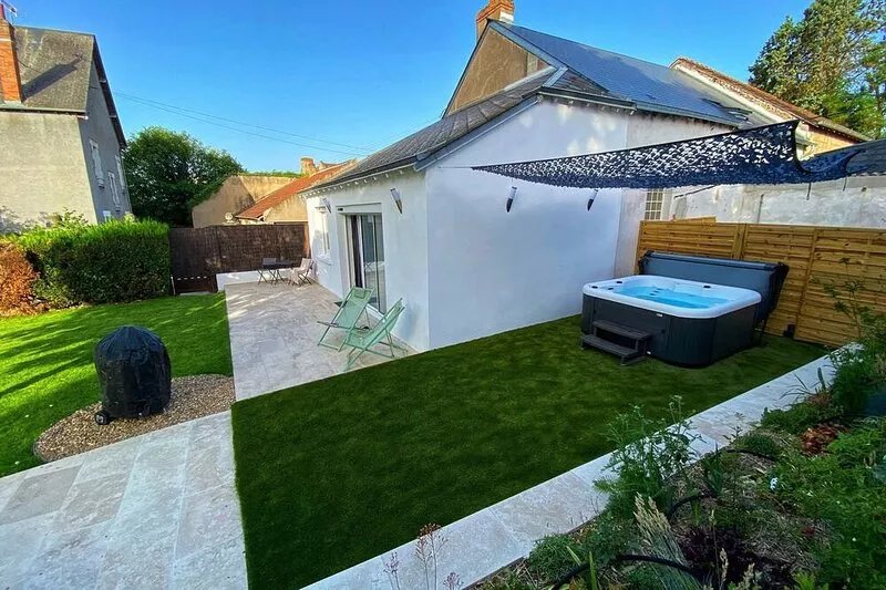 Gîte with private pool and spa, sleeps 8 from1/04/24