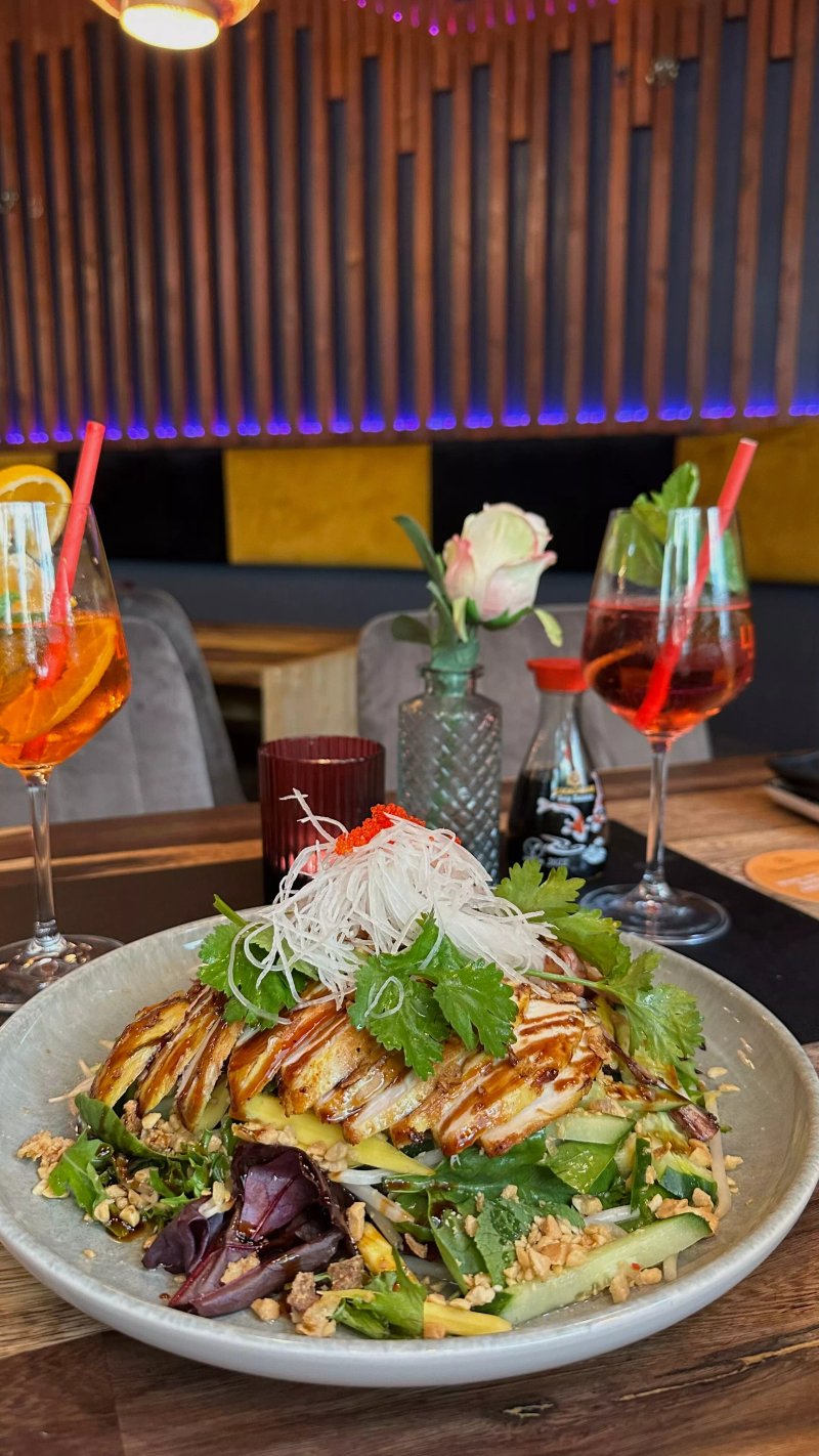 Hugo Sushi Bar & Asian Cuisine