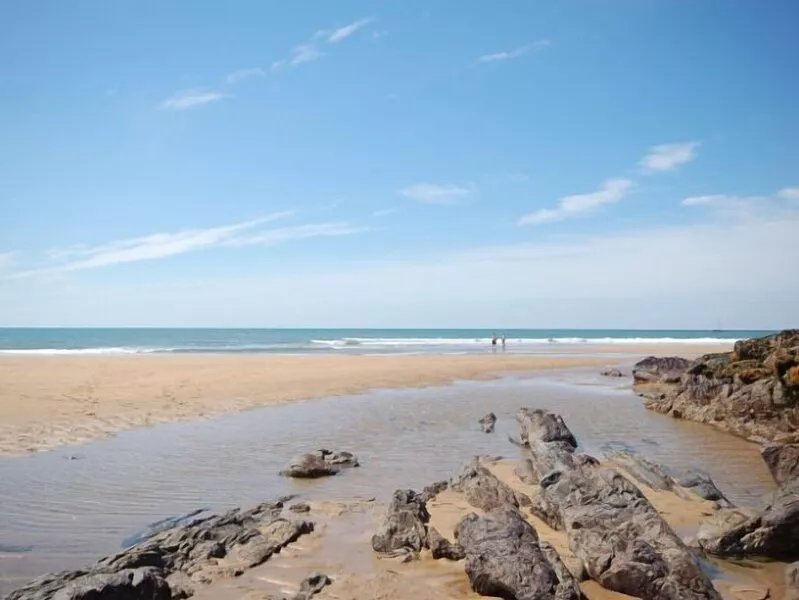 Modern well equipped townhouse, 2 min walk from Crooklets Beach