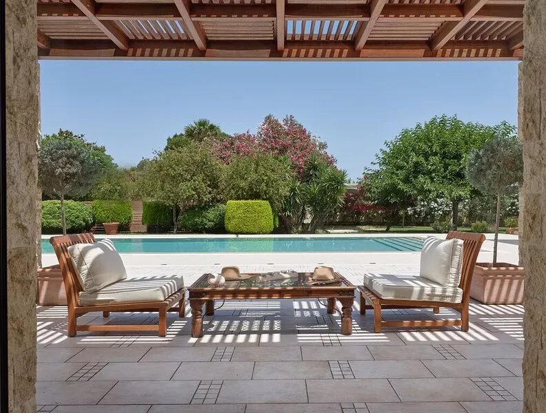 Villa la Curva is a modernly designed, 370m home, near the beach of Laganas.